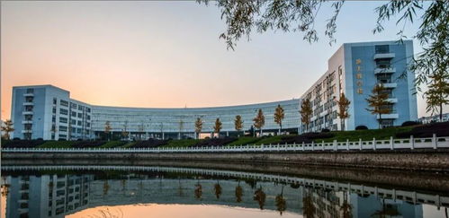 華中科技大學新增人工智能與智能建造專業，同時歡迎報考公共衛生與預防醫學與軟件開發方向